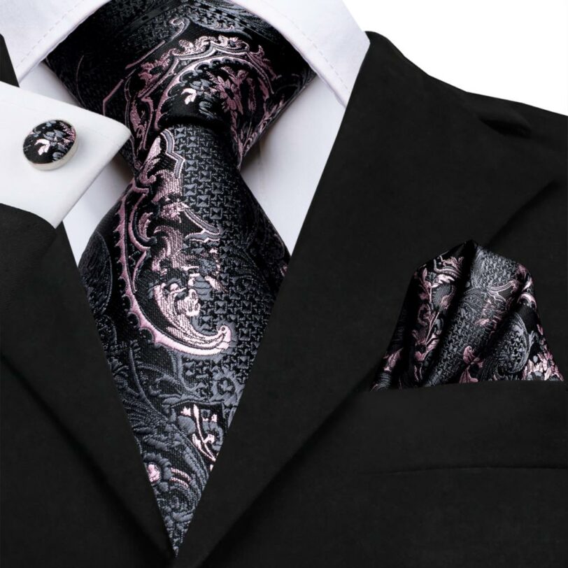 Conjunto de corbata, gemelos y pañuelo en color negro y tonos rosados